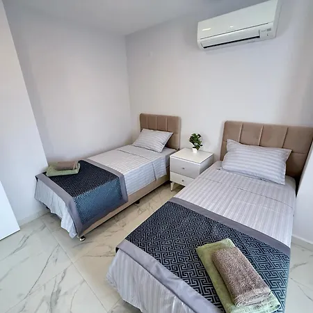 Sa Apartments! 150m To The Cleopatra Daire