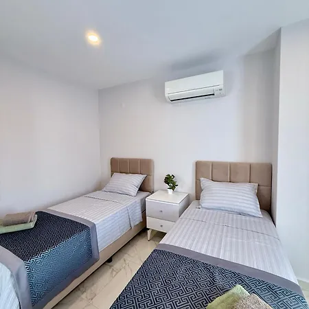 Sa Apartments! 150m To The Cleopatra Daire