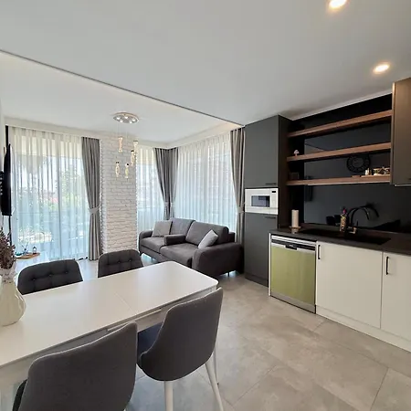 Sa Apartments! 150m To The Cleopatra Apartment