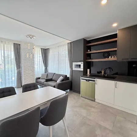 Sa Apartments! 150m To The Cleopatra شقة